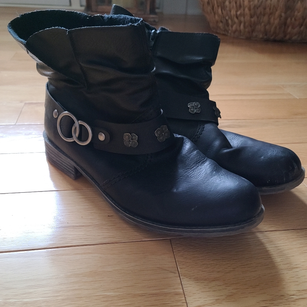Black Low Rise Women's Rieker Boots, Size 41 (Size 9/9½)